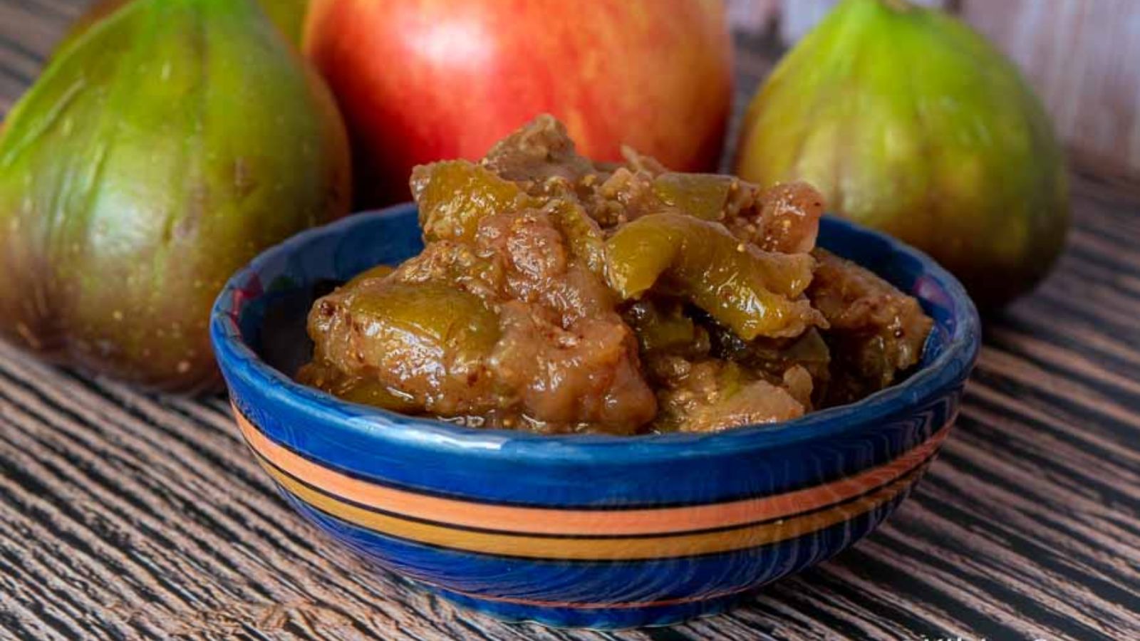 Fig chutney in a bowl.