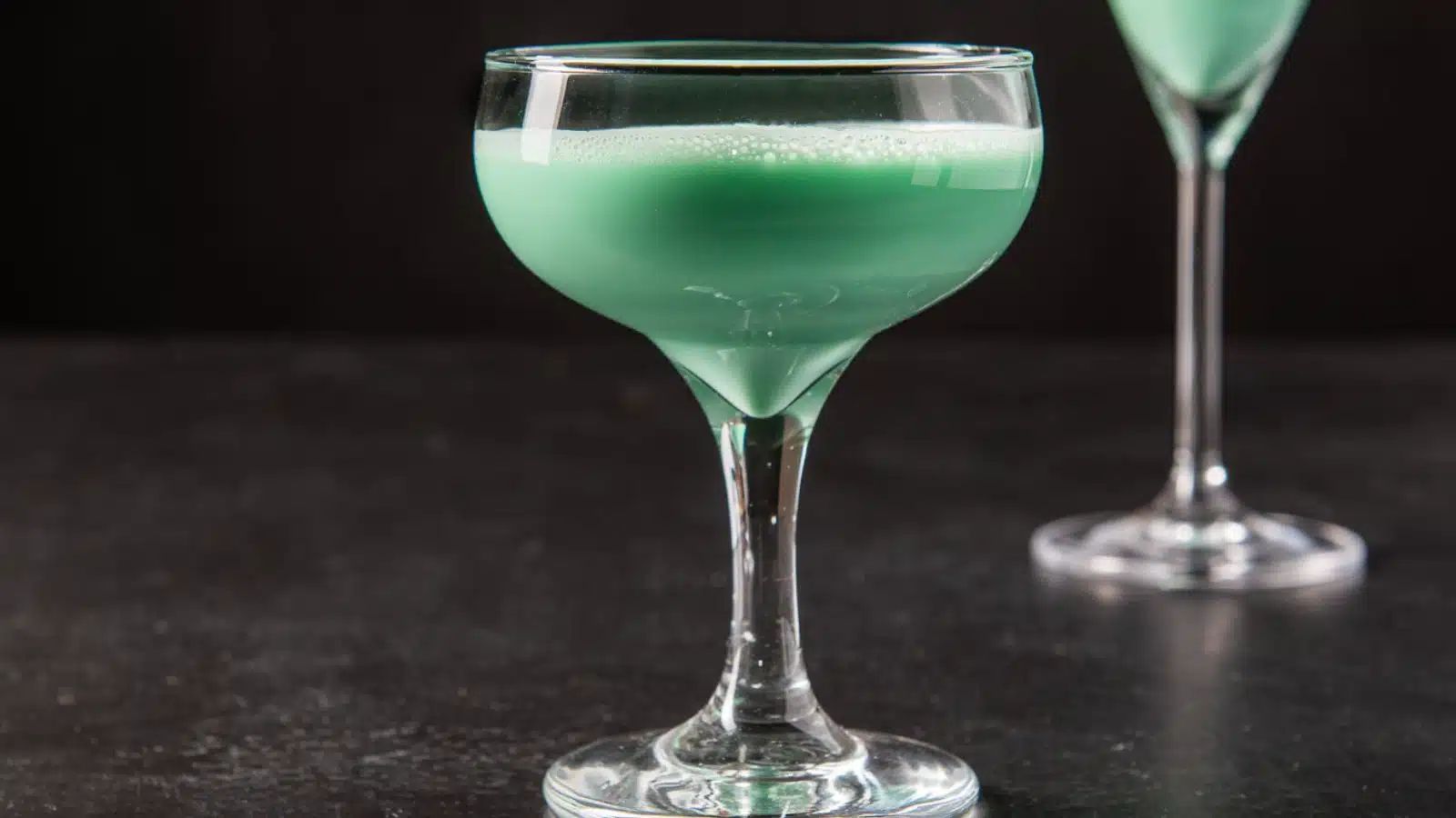 A glass of grasshopper cocktail.