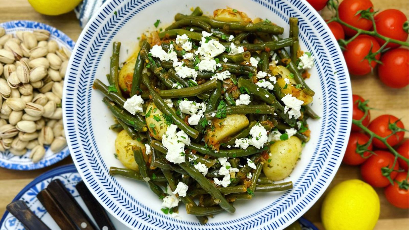 Green beans in a bowl.