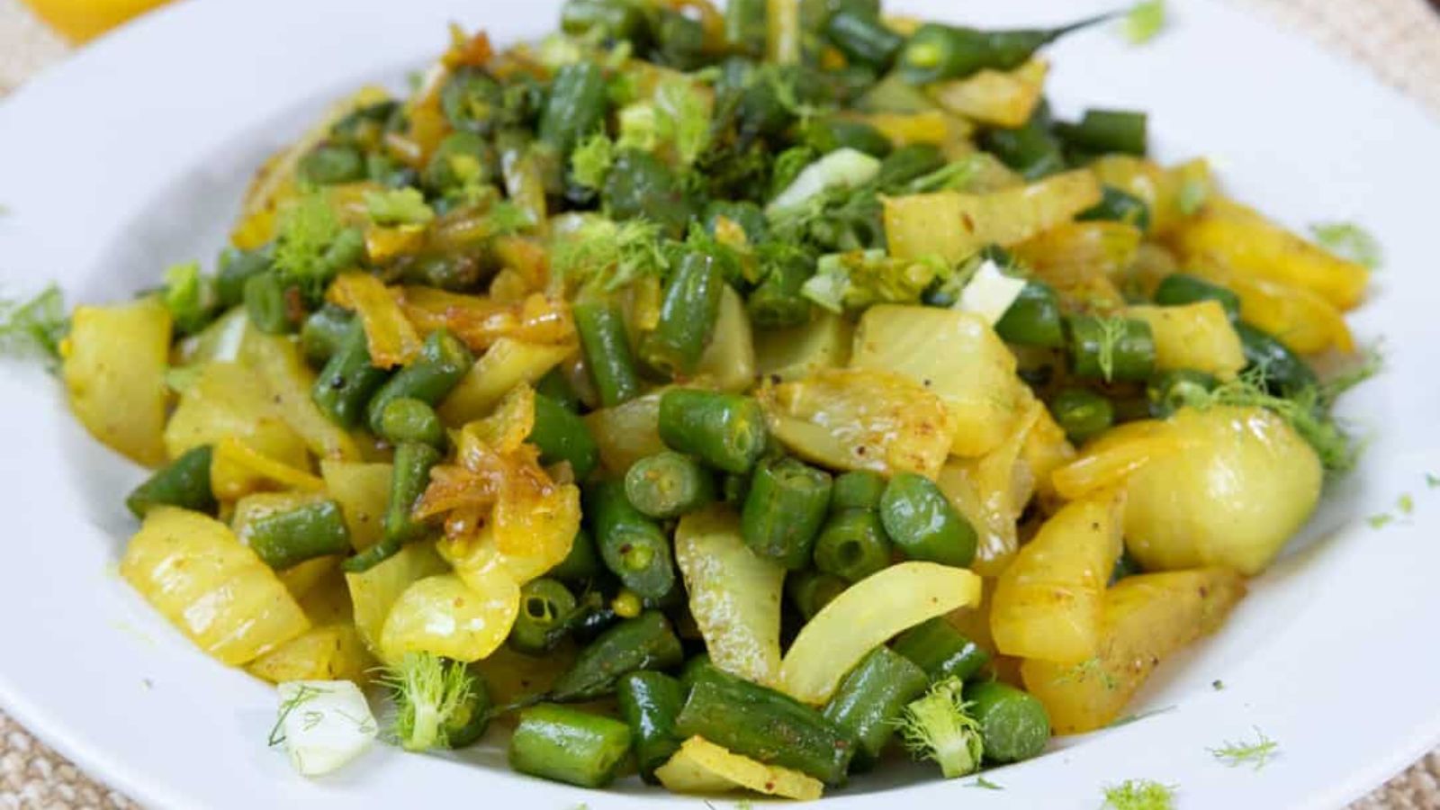 Green beans in a bowl.