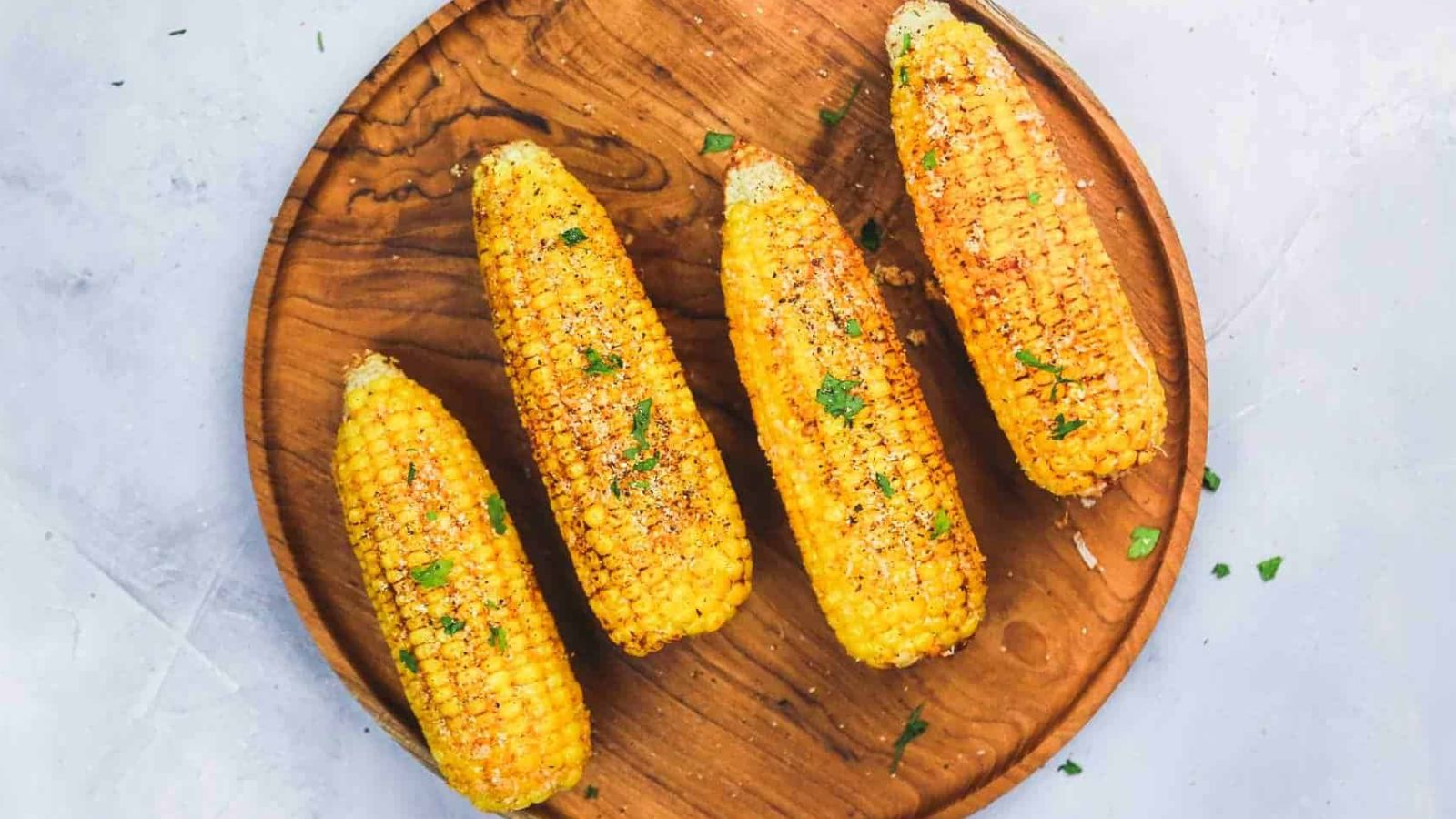 Corns on the cob on a plate.