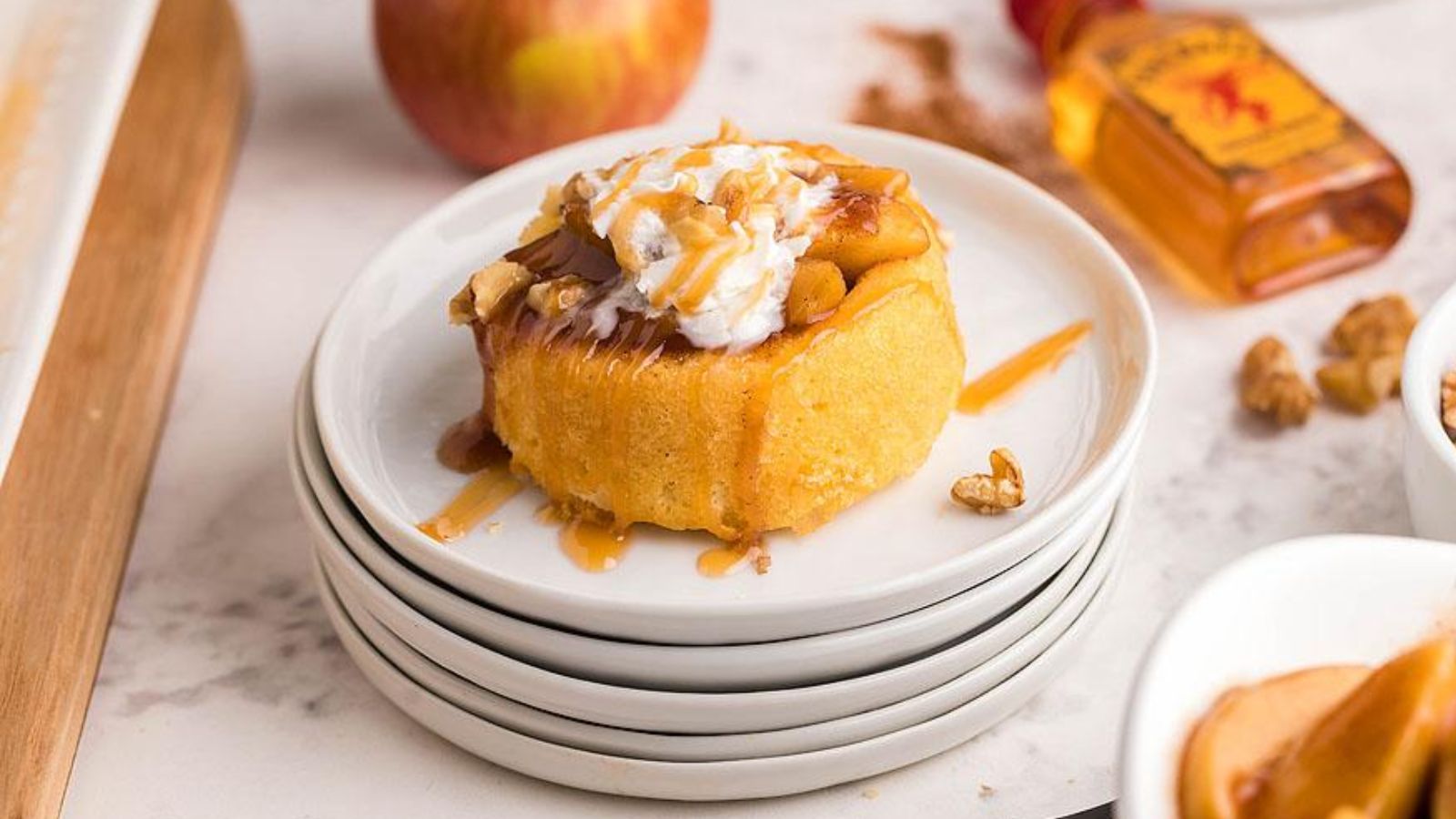 Apple shortcake on a plate.