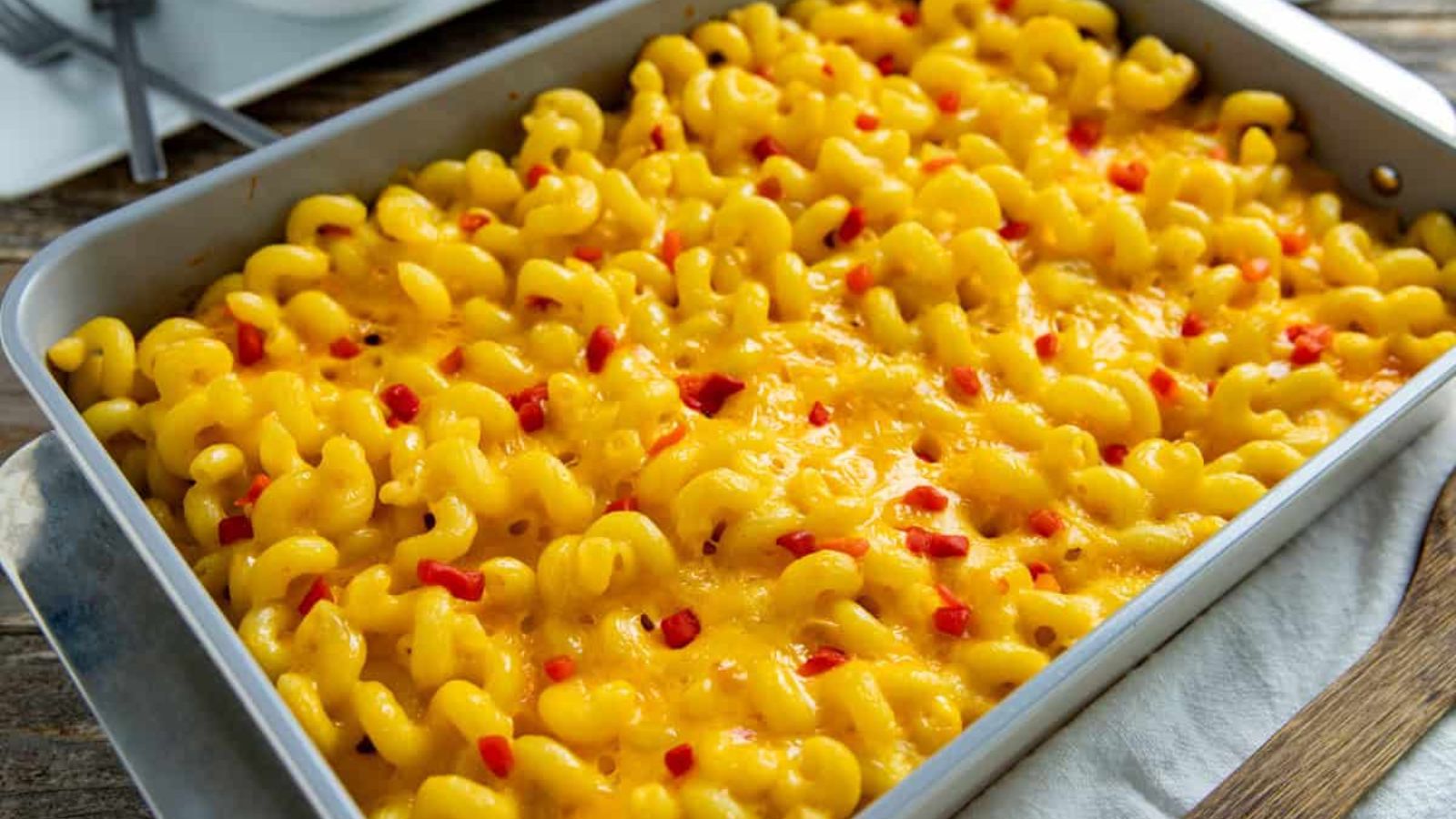 Mac and cheese on a tray.