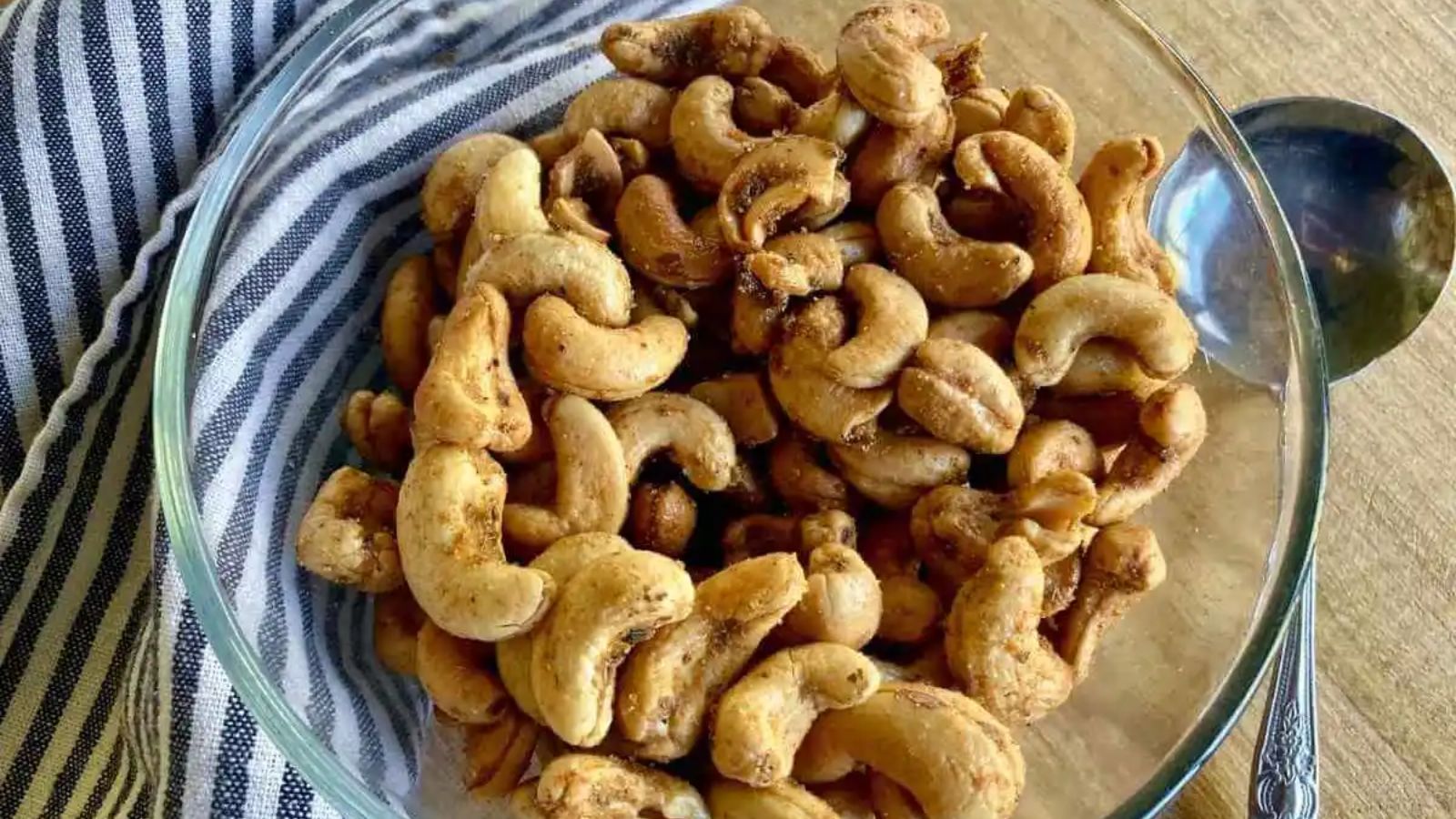 Roasted cashews in a bowl.
