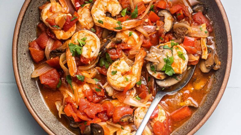 Shrimp cacciatore on a plate.