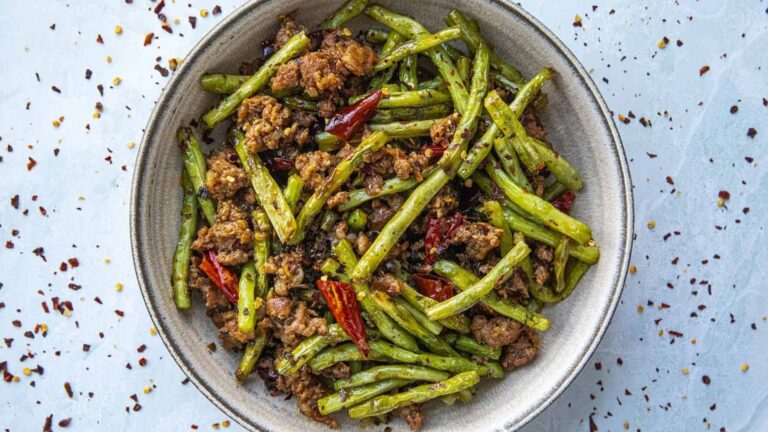 Green beans in a bowl.