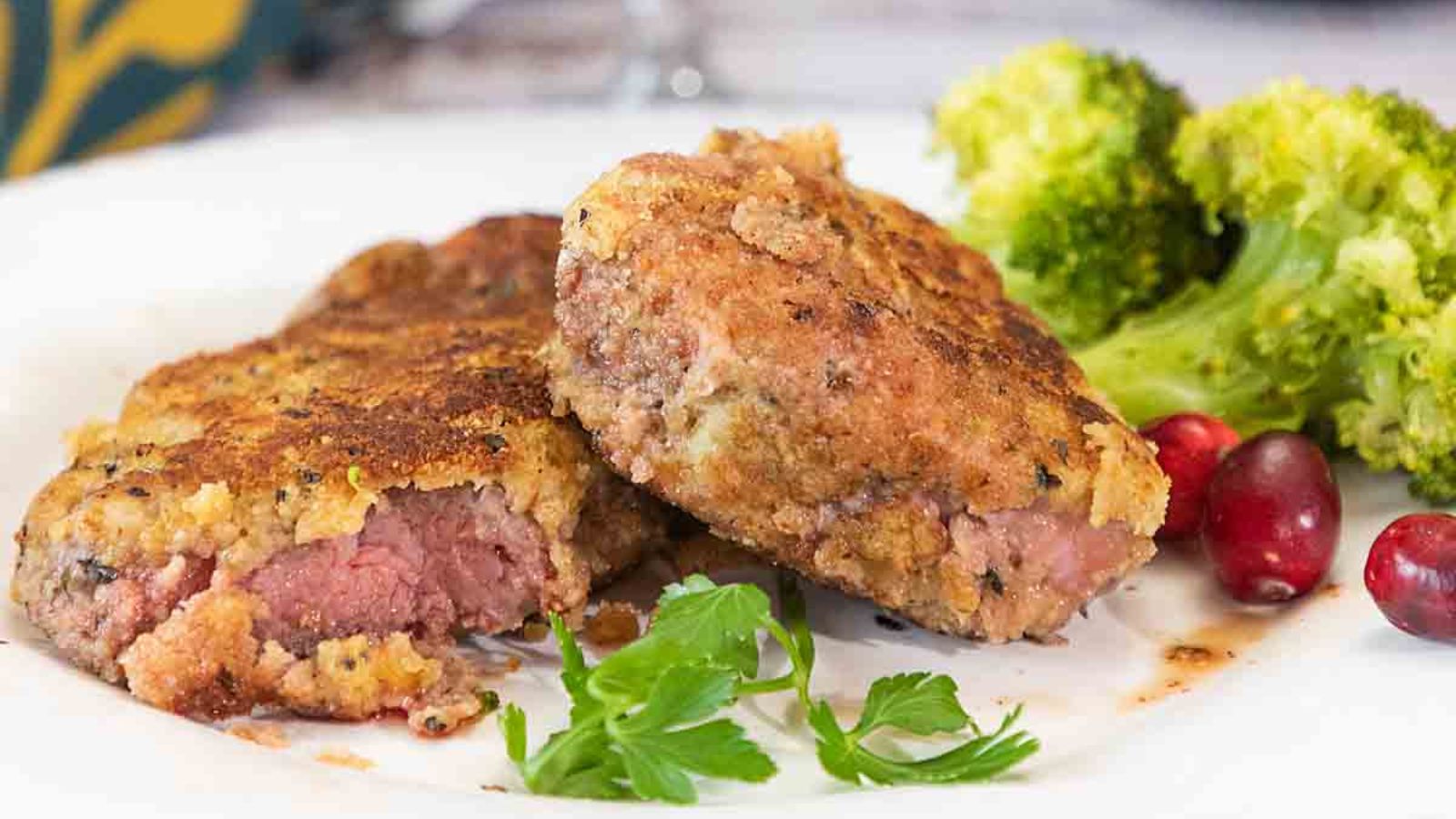 Steals on a plate with broccoli.