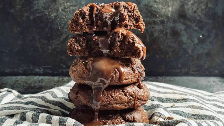 Stack of chocolate cookies.