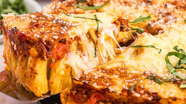 Stuffed rigatoni with pulled cheese.