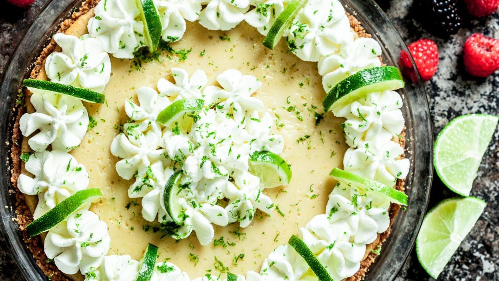 Key lime pie with sliced limes.