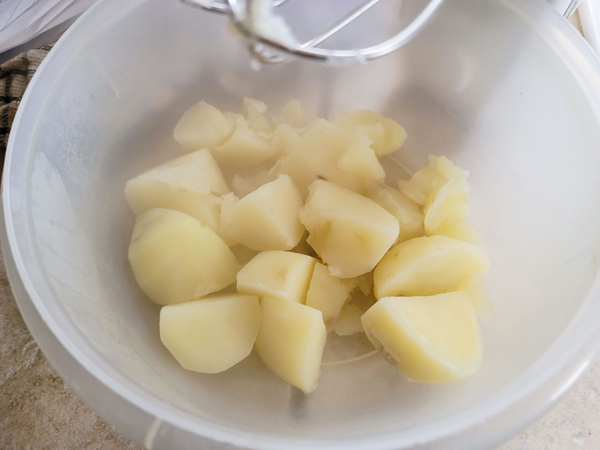 Cooked potatoes in a bowl.