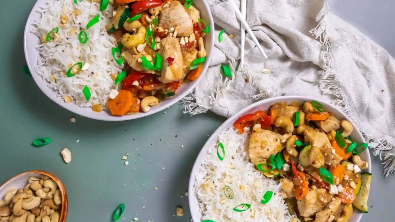 Cashew chicken and vegetable in a bowl.