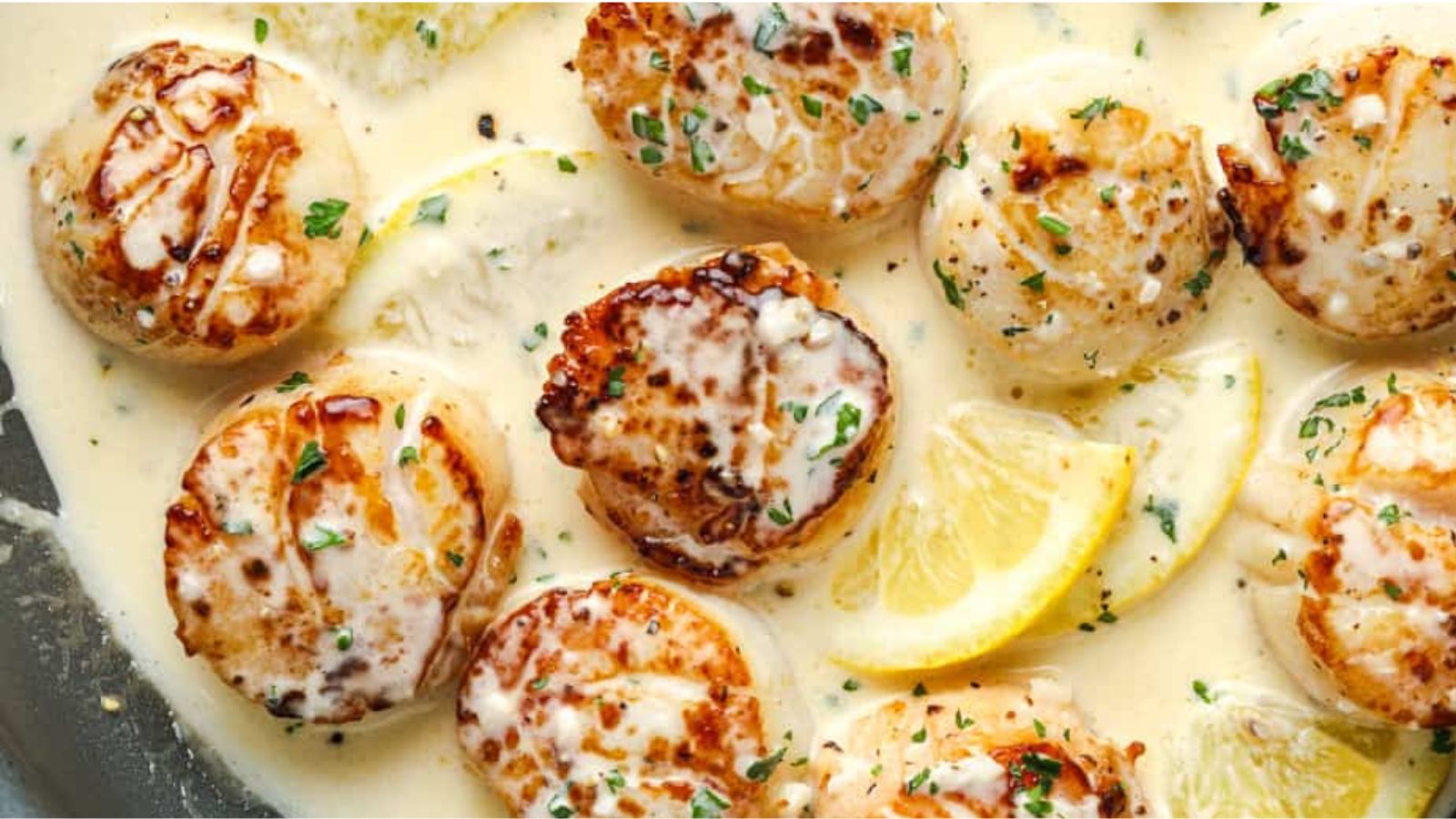 Scallops with lemons.