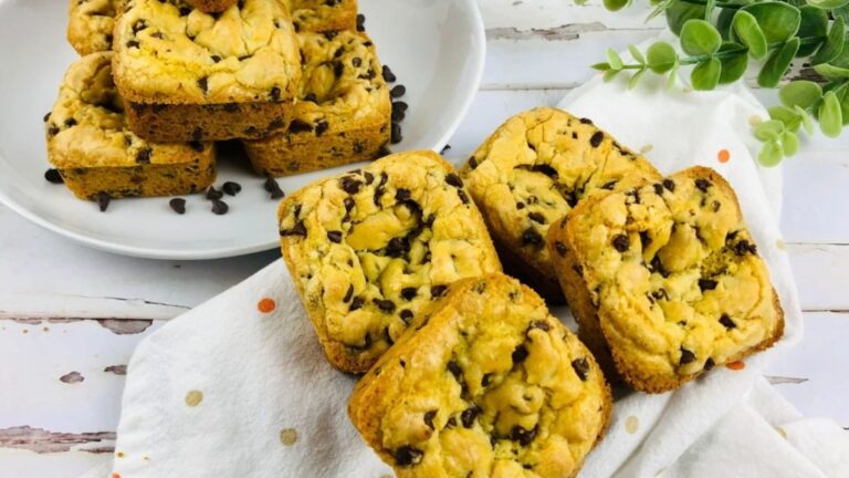 7 cookie bars with chocolate chips.