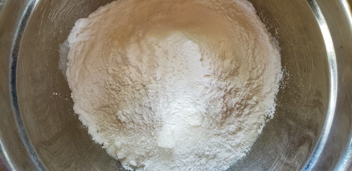 Sugar and clearjel mixed together in a bowl.