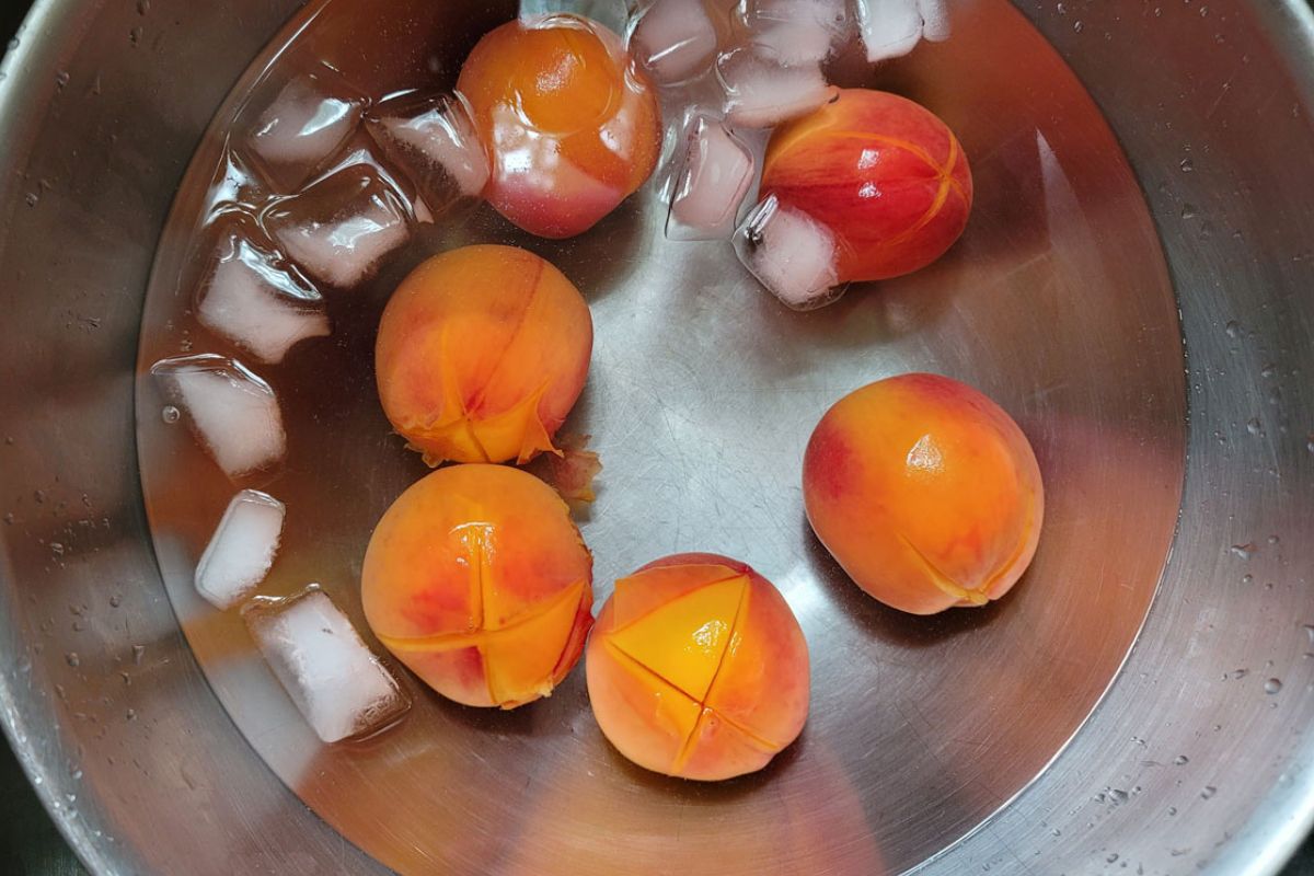 Peaches in the water bath.