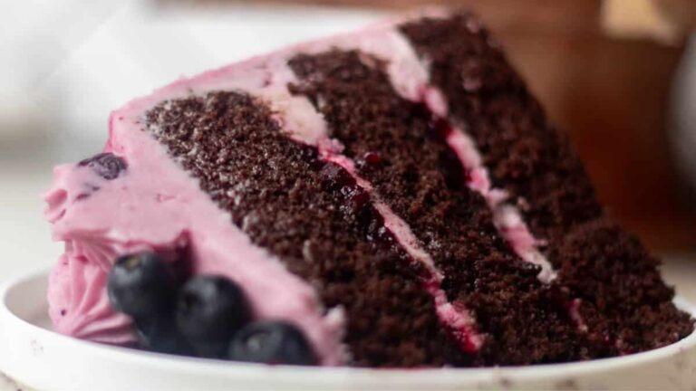 20 Layer Cakes That Scream Celebration Season
